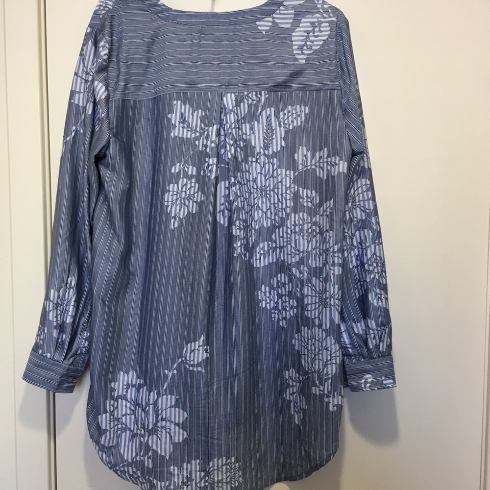Jane and Delancey Blue White Pinstripe Floral Pintuck Tunic Blouse Size S - Picture 3 of 6